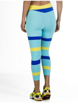 Calça Legging com cós em duas cores e recortes em toda extensão da perna. Fabricado com tecido Authentic®, a proposta desse tecido é oferecer conforto.... 