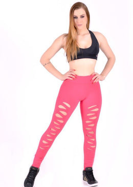 CALÇA LEGGING  CONFECCIONADA EM SUPLEX COM COSTURA REBATIDA QUE AUMENTA A DURABILIDADE DA PEÇA, SEM COSTURA NA LATERAL, COM RECORTES A LASER EM FORMA DE... 