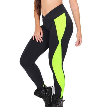 Fusô em suplex Santa Constância com recorte em tela. Possui cós transpassadoque ajuda a modelar o abdômen.  Marca: Carioca FitComposição: 90% Poliamida e 10% Elastano 