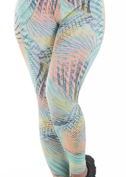 Calça fitness fabricada em microfibra de poliéster com elastano. A Legging é estampada com cós largo e possui ainda tecido duplo no cós, pode ser usado dobrado ou não, proporcionando maior conforto ao... 