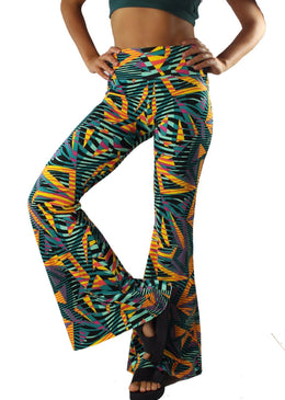   Uma das principais tendências de moda feminina da temporada, a flare nunca sai de moda.A Ayron Fitness dominou as coleções apresentadas nas principais semanas... 
