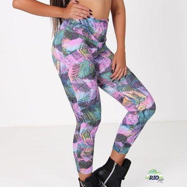 Calça legging fitness em suplex estampado de poliéster.Marca: Carioca FitComposição: 90% Poliéster e 10% Elastano 