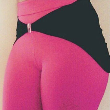   Tapa Bumbum confeccionado em suplex   liso  com fecho na frente.   Compre um dos Nossos produtos e conheça Pessoalmente nosso trabalho e nossas... 