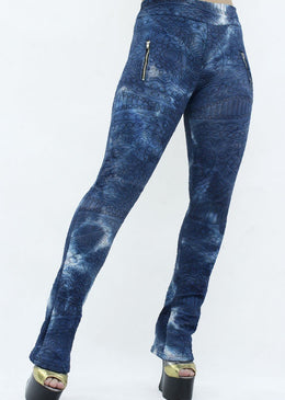 Descrição : Calça Flare Feminina Coleção La Bout de Tecido Jacquard em Poliéster , com detalhe de Zíper falso na parte da frente e bolso na parte... 