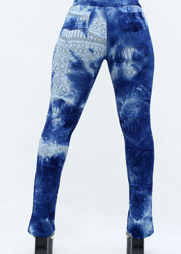 Descrição : Calça Flare Feminina Coleção La Bout de Tecido Jacquard em Poliéster , com detalhe de Zíper falso na parte da frente e bolso na parte... 
