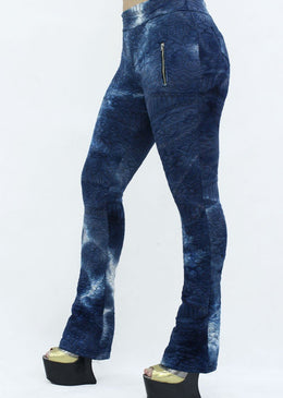 Descrição : Calça Flare Feminina Coleção La Bout de Tecido Jacquard em Poliéster , com detalhe de Zíper falso na parte da frente e bolso na parte... 
