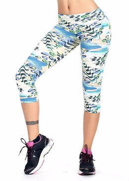 Calça Corsário Fitness Poliamida Emy Estampado modelando o corpo feminino para correr caminhar malhar na Academia no Crossfit Funcional nas aulas de Pilates Ioga aulas... 