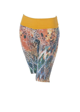 Calça Corsário Fitness Poliamida Tania Estampado Cós Alto Estampado modelando o corpo feminino para correr caminhar malhar na Academia no Crossfit Funcional nas aulas de... 