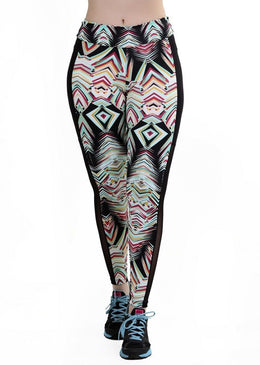  Calça Fuso com Recorte na Perna com Tule modelando o corpo feminino para correr caminhar malhar na Academia no Crossfit Funcional nas aulas de Pilates... 