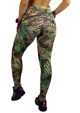 Descrição: Calça Legging light com Cós transpassado confeccionada  em tecido cuja combinação é de Finas Fibras de Poliamida com Elastano, mas com estrutura leve, permite ao... 
