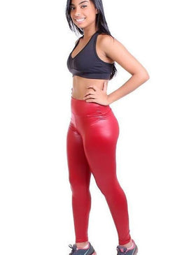 Descrição: Calça confeccionada em Cirrê liso c/ cós médio, muito confortável e te oferece um estilo único com suas diversas cores.Composição: 90% Poliéster e 10% Elastano.A Modelos... 