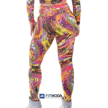 Calça Fusô Tapa bumbum estampada. Cintura com cós em tecido duplo e altura média tecido  com alta elasticidade. Peça super diferenciada cheia de estilo Marca:... 