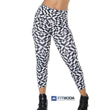 Calça legging fitness estampada com cintura de altura média. Cós confeccionado em tecido duplo ajudando a modelar o abdomen. Marca: Fitmoda Composição: 90% Poliéster e... 