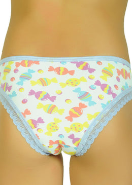 Linda calçolinha fabricada em romantic estampada, com elástico rendado nas pernas e elástico estreito na cintura, para dar um charme a mais na peça um... 