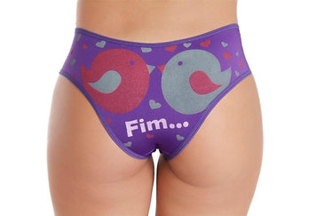 CALÇA CONFECCIONADA EM MICROFIBRA, ESTAMPADA FRENTE E COSTAS, ACABAMENTO EM VIÉS. UMA GRAÇA E MUITO CONFORTÁVEL.  