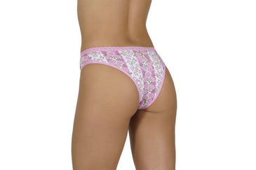 Calça estampada de microfibra romantic com elástico de renda na cintura e detalhe com laçarote confortável ideal para o uso diário. Composiçao 90%poliéster 10% elastano... 