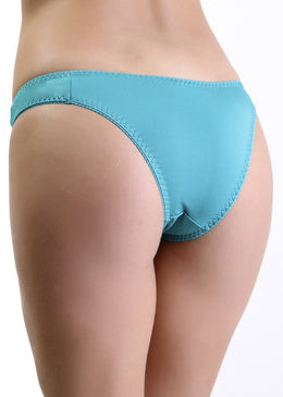 Calça  microfibra,  com  lateral  estreita,  com  detalhe  em  renda  e  laço frontal.  Composição: 90%  poliéster  10%  elastano  forro  100%  algodão. 
