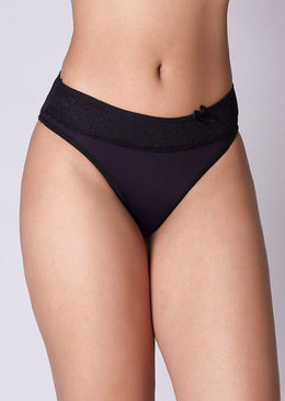 Calcinha confeccionada em microfibra com detalhes de renda sobreposta no cós frontal. Com modelagem super confortável  de tecido leve e macio que permite a respiração... 