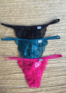 KIT COM 3 TANGAS FABULOSAS, TODA EM RENDA, COM FORRO DE ALGODÃO, CORES VARIADAS, FIO DENTAL SEM ELÁSTICO, MEGA SENSUAL E O QUE É MAIS... 