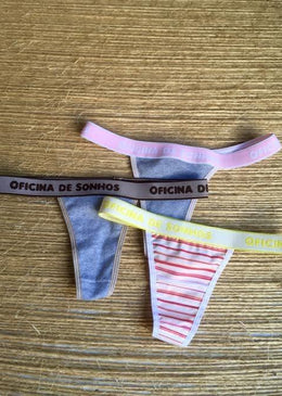 KIT COM 3 TANGAS FIO DENTAL COM ELÁSTICO PERSONALIZADO LARGO CRIANDO ASSIM MUITO CONFORTO PARA QUEM USA.MUITO LEGAL PARA QUEM MALHA E PARA QUEM GOSTA DE... 