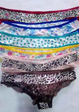 Linda calcinha confeccionada em microfibra estampada e renda lisa. Estilo e conforto para suas clientes. O Kit é composto por 10 calcinhas de tamanhos e... 