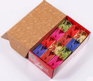 São 12 tangas fio dental embaladas individualmente e colocadas na caixinhaTodas são perfumadas com vários aromas!As cores e estampas vão variadas e sortidasTamanho único que... 