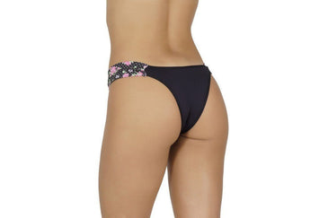 TANGA DE MICROFIBRA COM DETALHE ESTAMPADO NA LATERAL BEM AJUSTÁVEL AO CORPO.KIT COM 5 UNIDADES (1P2M2G) COM CORES DIVERSIFICADAS.PRODUTO BEM AJUSTÁVEL AO CORPO. 