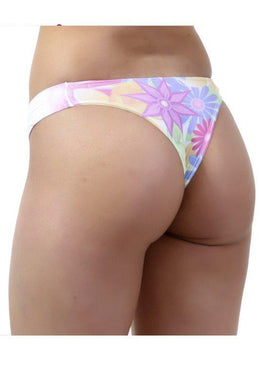 Tanga linda confeccionada com microfibra lisa sublimada, com costa de elástico encapado, tecido extremamente macio e confortável. Para finalizar possui um laço de cetim costurado... 