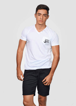 Camisa básica masculina gola V com detalhe de aplicação de botões na gola, ideal para o dia a dia.Sugestão de venda: R$ 13,49 a R$... 