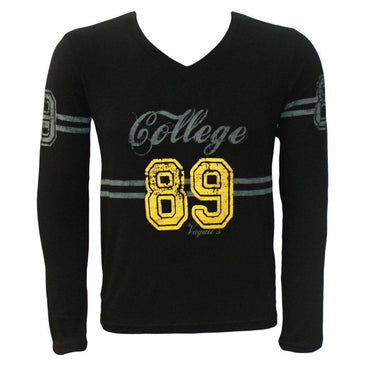 Camiseta confeccionada em viscose e elastano, para garantir a versatilidade e qualidade da peça. Estampa college parte frontal da camiseta e nas mangas, manga longa,... 