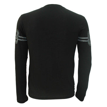 Camiseta confeccionada em viscose e elastano, para garantir a versatilidade e qualidade da peça. Estampa college parte frontal da camiseta e nas mangas, manga longa,... 