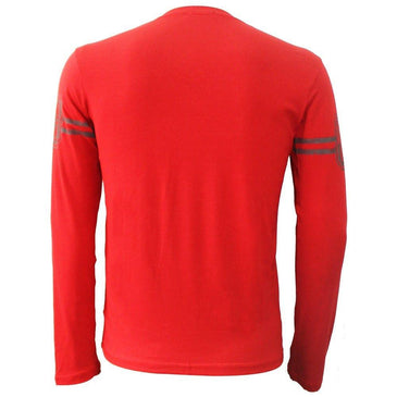 Camiseta confeccionada em viscose e elastano, para garantir a versatilidade e qualidade da peça. Estampa college parte frontal da camiseta e nas mangas, manga longa,... 