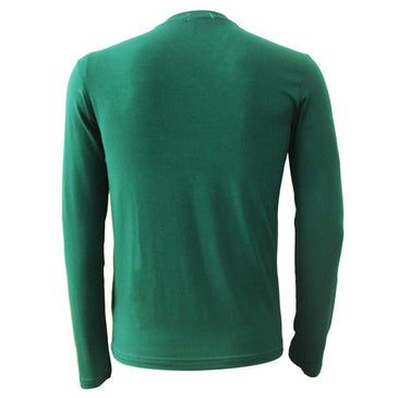 Camiseta confeccionada em viscose e elastano, para garantir a qualidade da peça. Lisa, manga curta, gola V dupla, acabamento em costura no tom e diversas... 