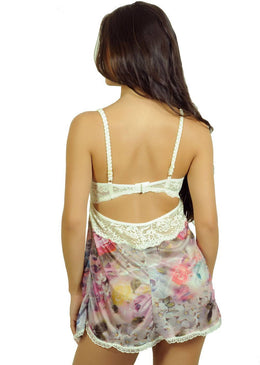Linda camisola com bojo detalhe em renda e tecido estampado e calcinha fio dental.Modelo lindíssimo, cheio de detalhes para te encantar.OBS- Todas as peças são... 