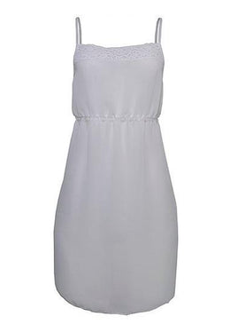 *Confeccionada em chiffon liso, levemente transparente, sofisticado e macio*Alças reguláveis*Detalhe em renda*Elástico abaixo do busto, valorizando os seios*100% Poliéster 