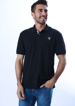 Camisa Polo Slim com fecho na gola em botão.Tecido confortável e ajustado ao corpo sem perder o estilo.SKU: 31620Tabela de medidas:  P Largura..46. Altura..66. M... 
