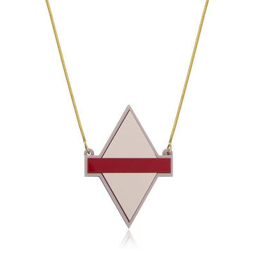   Colar de acrílico,com cordão folheado a ouro 18k. Pingente geométrico nas cores rosa velho e vermelho. Comprimento: 40x40cm Características:- Marca: LE DIAMOND Especificações: -... 