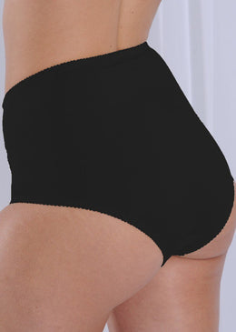 Detalhes do Produto Cinta calça de cetinete com detalhe de renda, dando um charme a mais na peça, e forro na frente, tornando-a mais firme.... 