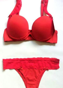 Lindo conjunto com renda no bojo e alça e na calcinha. O bojo com pala dupla e elástico embutido proporciona maior conforto para o seu... 