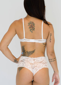 Conjunto caleçon de renda com biju super confortável. 