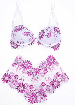 Conjunto Calesson fabricado em renda bicolor. Com modelagem confortável e super sexy esse conjunto não pode ficar de fora dos seus queridinhos! Arrase sempre!Tabela de... 