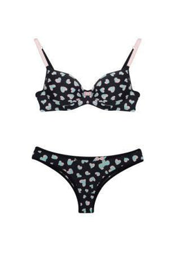 Conjunto em microifibra com estampas de coração. O soutien tem pala inteira, que é o forro de malha entre os bojos, que sustenta melhor os... 