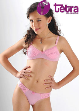 Conjunto Juvenil de Cotton Liso 498 Detalhes do Produto Conjunto juvenil de cotton liso e laise. O soutien é modelo básico, com espuma na parte do... 