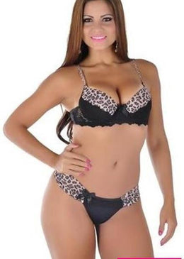 Conjunto com bojo Formato bolha confeccionada em microfibra lisa e estampada e renda cor preta com estampa onça. Composição: 90%Poliéster 10%Elastano Peça confeccionada com matéria-prima... 