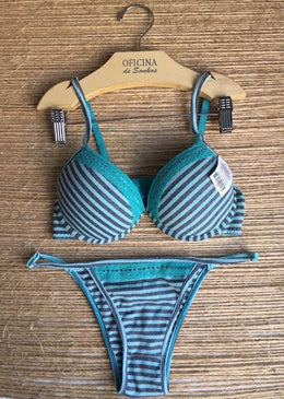 CONJUNTO DE BOJO COM RENDA, MALHA LISTRADA. SOUTIEN PUSH-UP. CALCINHA COM REGULAGEM NAS LATERAIS AJUSTANDO MELHOR NO QUADRIL. COMPOSIÇÃO 94% ALGODÃO             ... 
