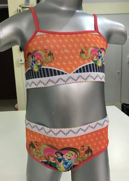 Conjunto infantil com calcinha e top (Soutien) confeccionados em microfibra ,estampados por sublimação. CORES : Barbie,frosen,princesas e minnie TAMANHOS : P, M ,G e GG. Composição:... 