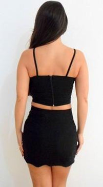 Cropped Bengaline Strasss PretoLindo Cropped no tecido bengaline, com strass Possui BojoTamanhoÚnico (Veste 36 ao 40) Comprimento 28 Cm 