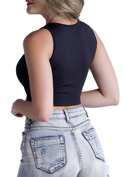 O cropped queridinho das mulheres agora está disponível com lindos patches para você montar produções incríveis! Confeccionado em suplex na cor preta e mescla, é uma peça básica... 