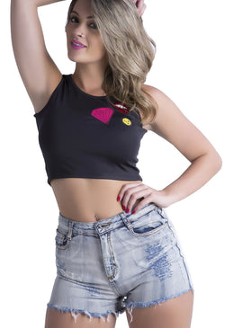 O cropped queridinho das mulheres agora está disponível com lindos patches para você montar produções incríveis! Confeccionado em suplex na cor preta e mescla, é uma peça básica... 