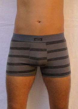 Desenvolvida em viscolycra listrada com elástico reforçado e forração de algodão, é um ótimo modelo para quem quer estar na moda com estilo e elegância.  ... 